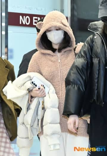 【PHOTO】LE SSERAFIM、東京ドーム公演を終えて韓国に到着（動画あり）