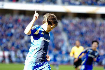 町田が神戸を下し天皇杯初優勝。日本代表FW相馬勇紀が決勝ゴール「チップキックに切り替えた」