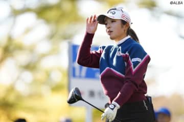 佐久間朱莉がまさかのダボ2つで首位陥落　女王戴冠に花を添える5勝目へ「まだ3打差。チャンスはある」
