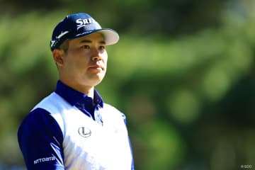 40歳の塚田よおすけが首位キープ 松山英樹5打差8位に浮上