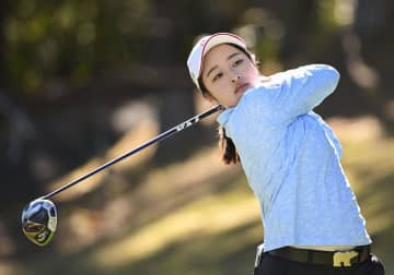 呉佳晏が単独首位、木戸2位　エリエール女子ゴルフ第3日