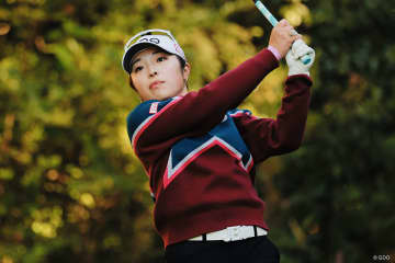 「試合で初めて」の左打ちも…初優勝狙うウー・チャイェンが首位浮上 年間女王の佐久間朱莉は3打差3位に後退