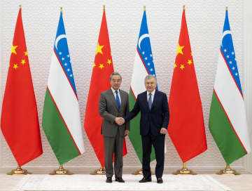 王毅氏、ウズベキスタン大統領と会談