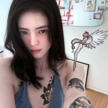 女優ハン・ソヒ、タトゥーがまた復活? 上半身に2、恥骨部に1を披露【PHOTO】