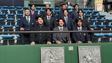 【巨人】新人11選手がジャイアンツ寮などの施設見学　ドラフト1位の竹丸和幸「ここで野球をするのが楽しみ」