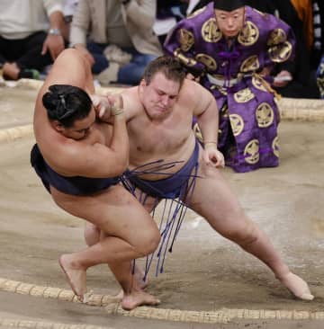 両横綱が黒星、安青錦と並ぶ　琴桜勝ち越し、九州場所14日目