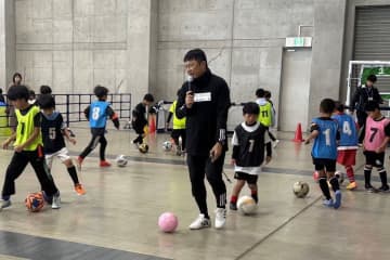 武田修宏氏　熊本県で小学生にサッカー指導　母校大先輩指揮の地元クラブにエール