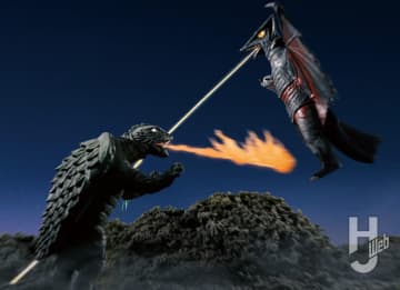 【ガメラ生誕60周年記念】 『ガメラ対ギャオス』対決シーンを大迫力のディオラマ化!! バンダイ「ムービーモンスターシリーズ」をディテールアップ＆エフェクト追加で臨場感あふれる戦闘シーンに！【昭和ガメラ】