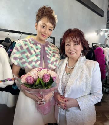 神田うの　デザイナー・今井千恵氏とトークショー「私ってやっぱりファッションが好き」