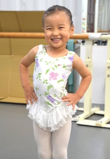 「早く踊りたい」　2歳で小児がんの少女、病室で夢見たバレエの舞台へ　柏市の今村なつちゃん（4）