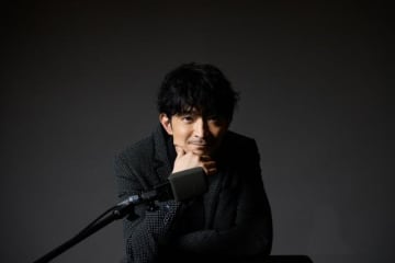 “54歳”津田健次郎「日本はどうも『若い』ということに固執しすぎている」"年の重ね方"への持論を語る