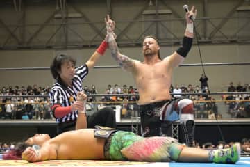 【新日本・ＷＴＬ】フィンレー＆ヒロムがいきなり金星！Ｋ．Ｏ．Ｂ撃破も強行日程のヒロムは疲労とダメージで動けず…