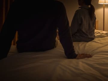 「突然夫がベッドに……」念願の“レス脱出”するも、50代女性に訪れた「想定外の出来事」
