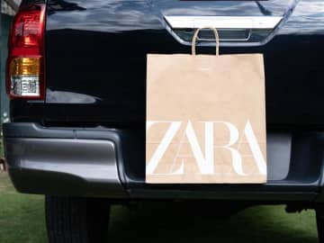 “バーガンディ色”で冬映え♡【ZARA】大人に似合う「主役級トップス」
