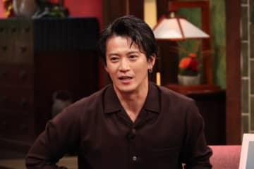 「小栗旬の言動 限界オタクのそれすぎて草」“箱推し”する女性アーティストグループ登場でタジタジ