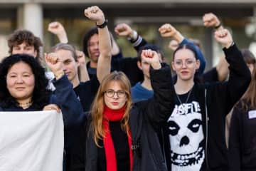 スイスの相続税・徴兵制改革案、国民投票で否決の公算　世論調査