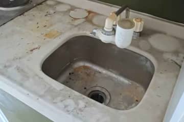 ゴミ屋敷の汚れたキッチン→プロの手で大変身　きれいによみがえったビフォーアフターに驚きの声　「すげー」「シンクがまぶしいです！」