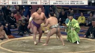 3度の立ち合い不成立に親方も行司も“激おこ” 館内が騒然とする事態に「これはあかん」「なんで合わない」様々な声