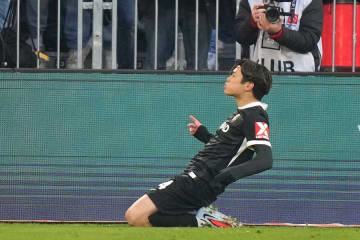 24歳日本人がバイエルン相手に衝撃弾「まじかよ、うますぎる」　右足ボレーで2戦連発「代表に呼んで」