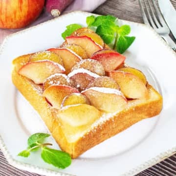 「りんごとさつまいも、レンチン3分で！？」「毎朝こんなの食べたい！」家族に大人気♡華やかオープントースト