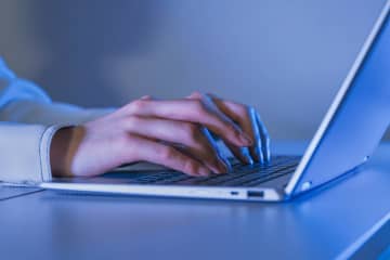 42歳男性 自分の “退職日” に会社のパソコン内のデータを『自動削除プログラム』で消去 し逮捕 ネットで話題に「転職先の企業がその会社より有利になるために消したんじゃない？」「システムエンジニアですがどうせやるならバレないようにすれば良かったのに。」