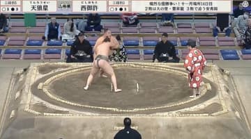 「まわしが大変なことに…」体重176キロ力士の“あまり見たことのない姿”に騒然「モロ出しやん」「やばいやばい」