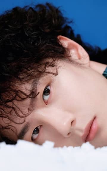 ワン・イーボーのラーメンヘアとすぐ赤くなる耳が話題に