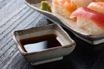 寿司についしがちな「手皿」は実はNG？　職人の前で恥をかかない正しい和食のマナーを栄養士が解説