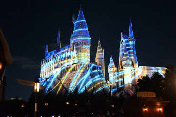 「これは魔法や…」幻想的な世界に圧巻、ＵＳＪホグワーツ城のクリスマスショー