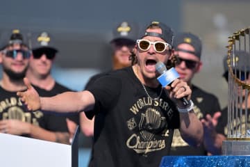 【ドジャース】リハビリ中のキケが大興奮…ポケモンカード開封動画をアップ