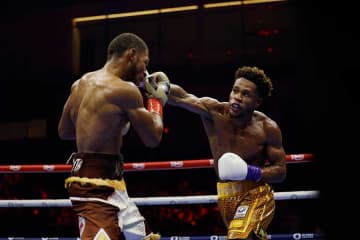 ヘイニーが世界3階級制覇　無敗の王者を3-0判定で撃破、佐々木尽に完勝のノーマンはV3失敗