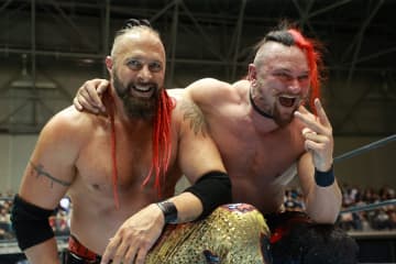 【新日本】アーチャー＆ゼインの“モンスターソース”が2年ぶりに日本再上陸！H.O.Tの悪辣ファイトを剛腕で粉砕し白星発進「俺たちが『WTL』で優勝する！そしてIWGP世界タッグ王者になるのだ！」