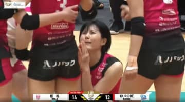 女子バレー、元韓国代表が涙のポイントゲット “4年8カ月ぶり”コートで勝利を決めるスパイク 直後に見せた歓喜、安堵、涙