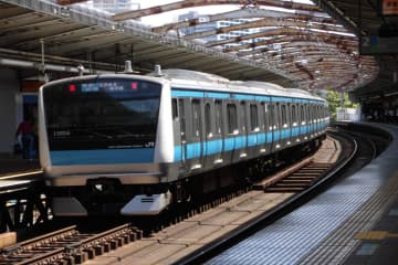 「京浜東北線」が2027年春から「ワンマン運転」へ。将来のオペレーションコスト削減は390億円に!? 「鉄道車掌」の年収も紹介