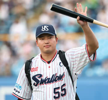 MLB挑戦のヤクルト・村上宗隆「アメリカに持って行く？」ファン感謝DAYで贈呈された2000を超える応援メッセージ