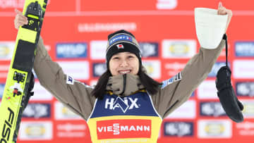【スキージャンプ】丸山希がW杯初優勝　混合団体に続き女子個人でも表彰台の頂点に立つ