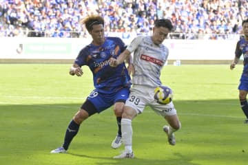 【速報】J2頂上対決　水戸、首位陥落　痛恨のPK献上　長崎に1-2　昇格決定は最終節に持ち越し