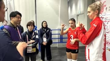 「手話もその国の文化が反映される」デフリンピックで美しい手話の連携　外国語手話から日本の手話に変換し音声化