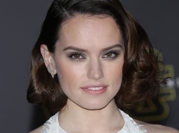 デイジー・リドリーが誘拐された夫の救出に向かう妻の役を演じるアクション・サスペンス