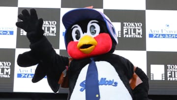 つば九郎が帰ってくる「来シーズンから彼が戻ってきます」ヤクルトファン感謝DAYで池山新監督がサプライズ　SNSは「お知らせで号泣 つば九郎～」