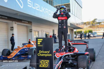 岩佐歩夢が完勝、大逆転でタイトル奪取。数々の苦難乗り越え参戦2年目で日本の頂点に【第12戦決勝レポート】