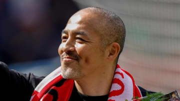 日本が好きな元世界的スターが来日！サッカー日本代表の天才OBのカラオケ熱唱に聞き入る