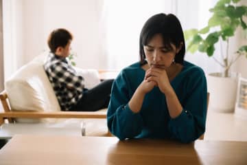 不倫疑惑の夫が妻に隠していた「まさかの秘密」不器用すぎる顛末から生まれた夫婦関係の新ルール