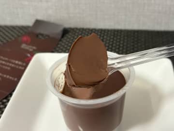 「みんな買って！」「チョコ欲満たされた」　話題のファミマ新作スイーツ、お味は…