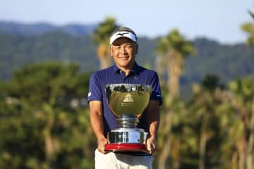 手嶋多一が4年ぶり勝利 宮本勝昌が3年連続シニア賞金王