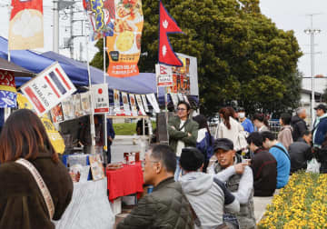 群馬・大泉で「世界グルメ横町」　住民2割が外国籍、2千人来場