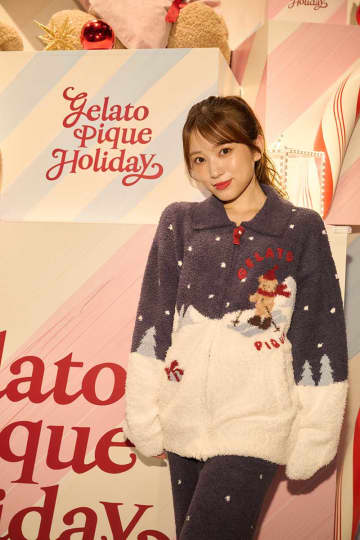 矢吹奈子、井桁弘恵らがモコモコウエア姿を披露　島崎遥香は超ミニ丈で“生足”スラリ