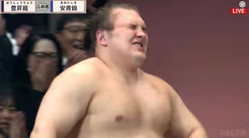 安青錦、ウクライナ出身力士として初賜杯の快挙！ 決定戦で横綱・豊昇龍を撃破 21歳の“超新星”が戦禍の故郷から来日し3年半で栄冠