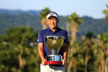 手嶋多一がプレーオフ制し最終戦V　宮本勝昌は3季連続賞金王