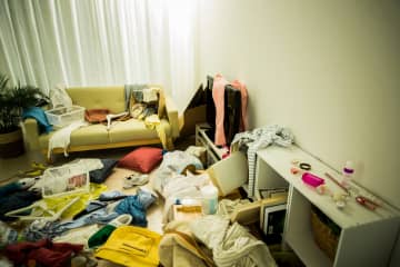 部屋がすぐ散らかる原因７つ　無意識の行動がつくる“片付かない状態”とは